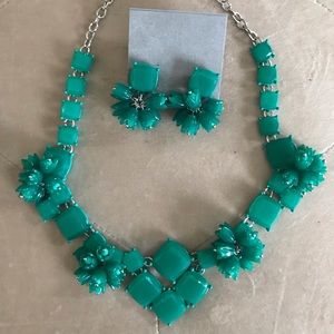 Talbots Necklace and earrings set💐